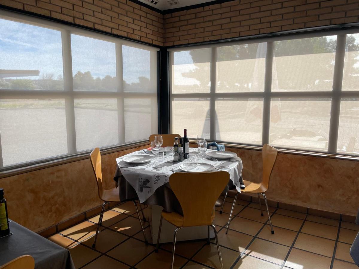 Hotel Aragon La Puebla De Alfinden Eksteriør billede